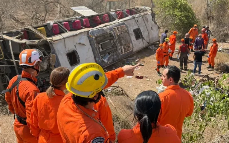 Vítima mais grave do acidente, criança de 9 anos é entubada e transferida para o HGE