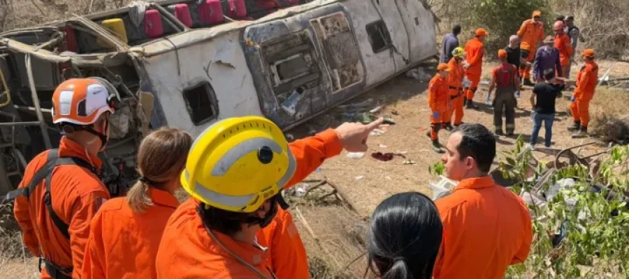 Vítima mais grave do acidente, criança de 9 anos é entubada e transferida para o HGE