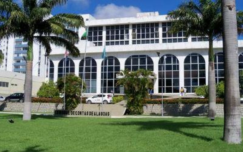 Nova troca de farpas entre conselheiros marca sessão do Tribunal de Contas de Alagoas