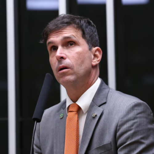Deputado detona PEC do fim da escala 6×1 e classifica aprovação como “irresponsável”