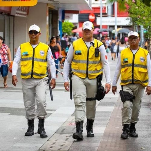 Homem em situação de rua procura agentes do Ronda no Bairro para se entregar à Justiça em Maceió