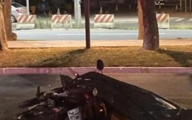 Motociclista morre após colisão com caminhão em frente à Central de Flagrantes