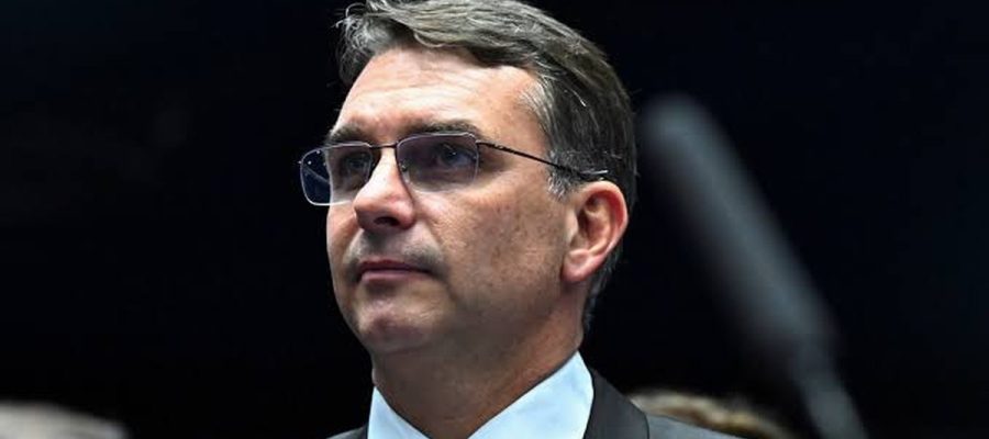 Flávio Bolsonaro promete mudar embaixada do Brasil para Jerusalém e rever política externa com Israel