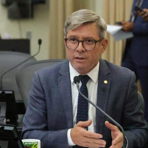 “Quem paga a conta é o alagoano”, diz Cabo Bebeto ao cobrar explicações sobre contratos da Sesau