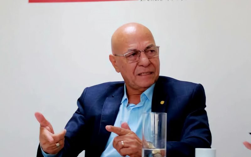 “Sou homossexual, não sou bandido”, diz deputado acusado de pedofilia