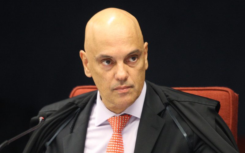 EUA querem tirar acesso de Alexandre de Moraes à passagens aéreas, hotéis e Apple