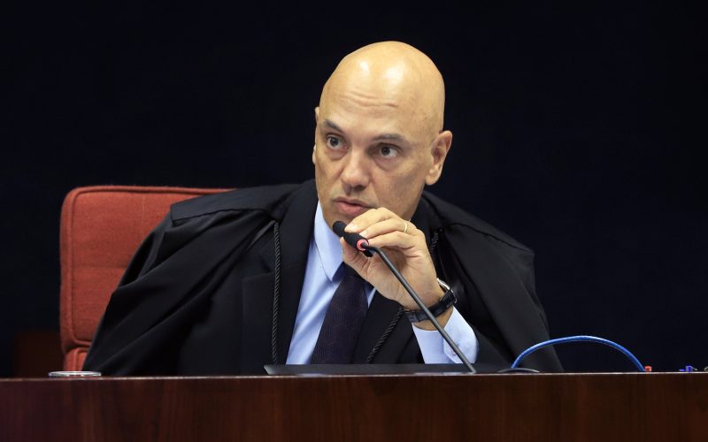 Moraes rebate Bolsonaro e desmente existência de “sala escura” no TSE