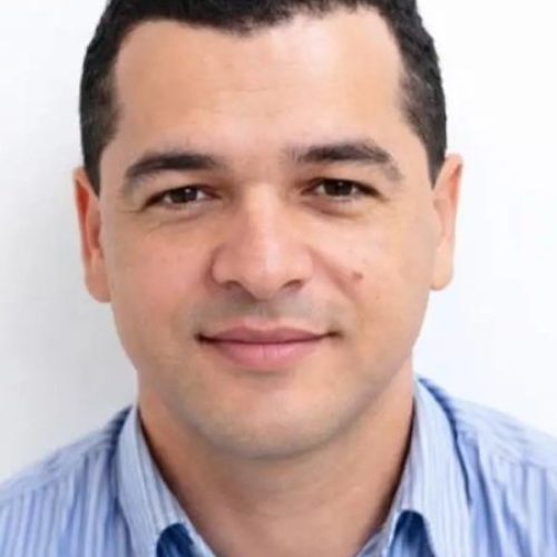 Pastor condenado por crime sexual é morto a tiros em praça pública