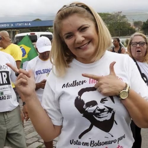 Ex-esposa de Bolsonaro tem cidadania brasileira retomada na Justiça