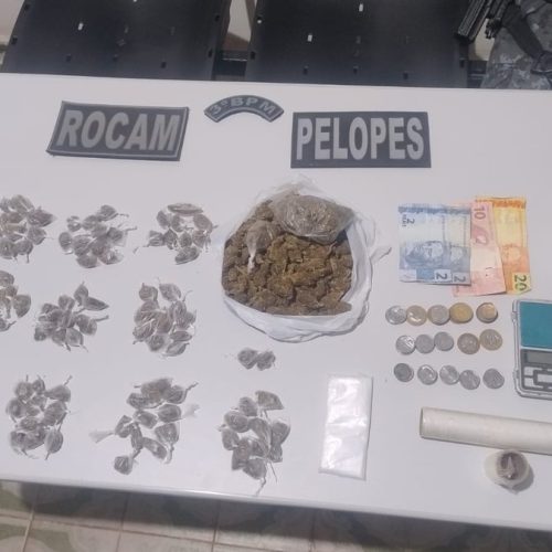 Pedreiro e mais dois são presos por tráfico no interior; mais de 130 “balinhas” de droga são apreendidas