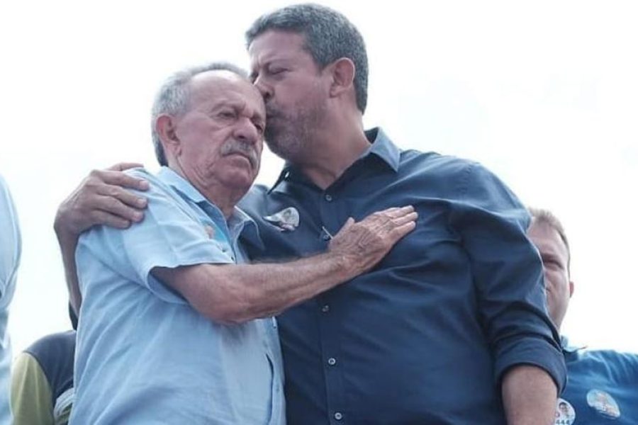 Arthur Lira lança pré-candidatura ao Senado e cita legado do pai em discurso