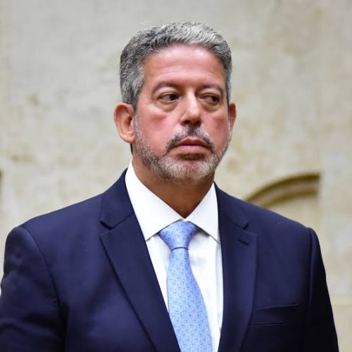 Lira age nos bastidores para segurar influência do Centrão no governo Lula