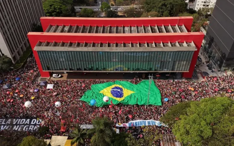 Ato contra PEC da Blindagem na Paulista reúne 42,4 mil pessoas, estima USP