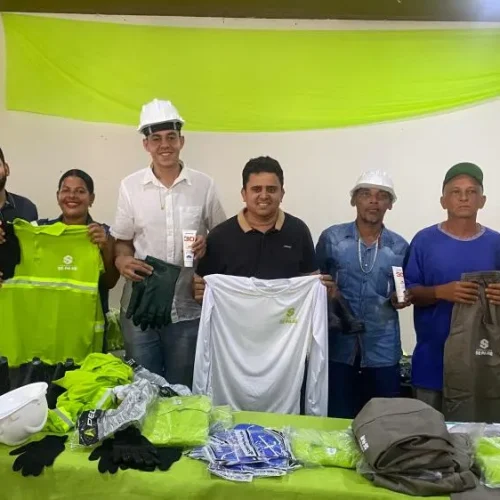 Prefeitura de Junqueiro entrega novos fardamentos e EPIs a garis e profissionais da limpeza pública