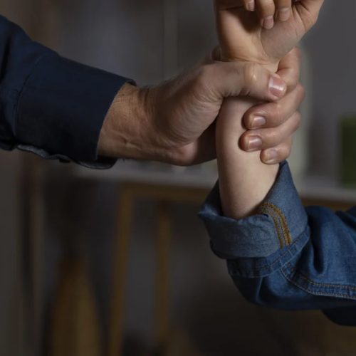 Idoso é preso após dizer que mataria esposa e enteada em Rio Largo