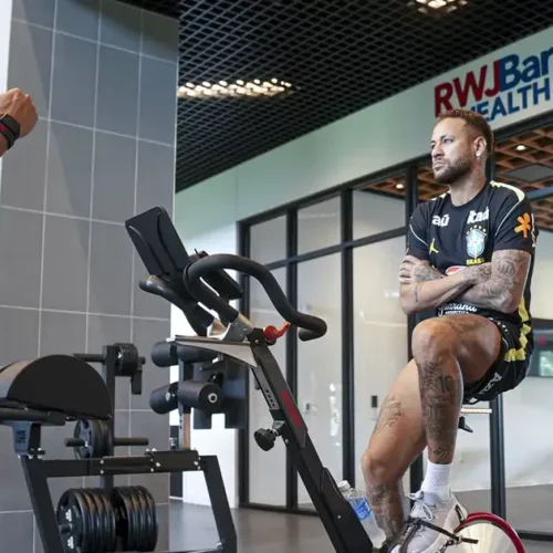 Neymar faz novo exame e segue sem treinar na seleção brasileira