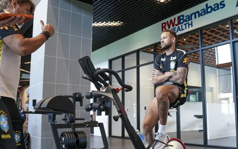 Neymar faz novo exame e segue sem treinar na seleção brasileira