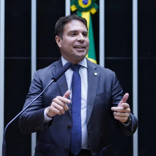 Após detenção nos EUA, Ramagem afirma situação regular e dispara contra PF: “polícia de jagunços”