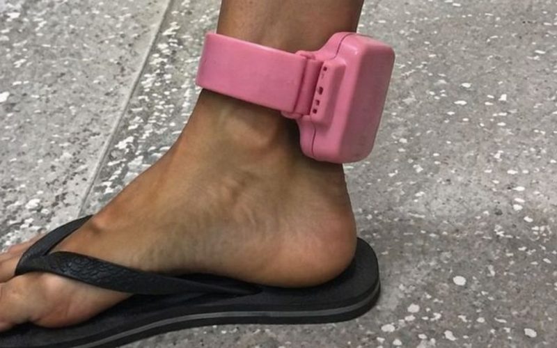 Deputada apresenta projeto que propõe tornozeleira rosa para agressores de violência doméstica