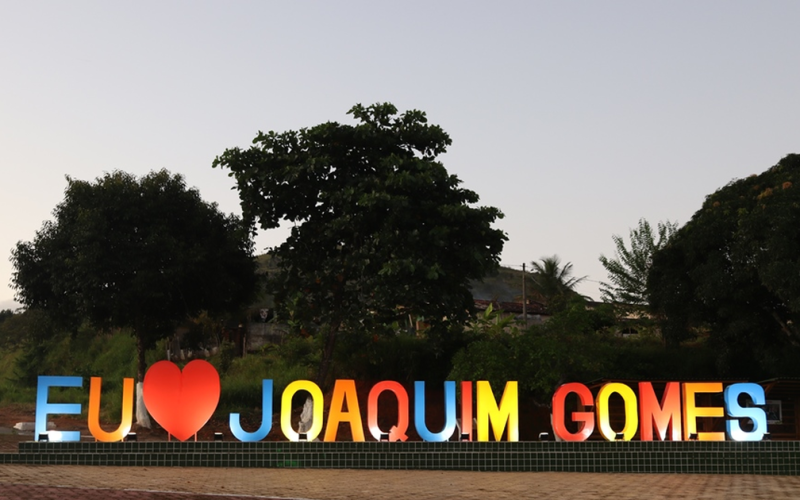 Mais de 300 famílias recebem escrituras do Moradia Legal em Joaquim Gomes