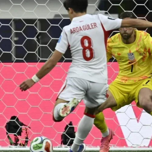 Turquia vence Estados Unidos nos acréscimos e encerra participação com triunfo na Copa do Mundo