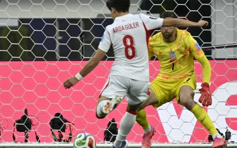 Turquia vence Estados Unidos nos acréscimos e encerra participação com triunfo na Copa do Mundo