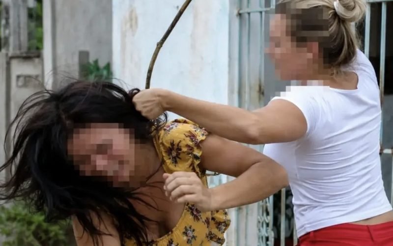 Mulher é agredida com golpe de cipó após cobrar dívida na casa de ex- companheiro em Arapiraca
