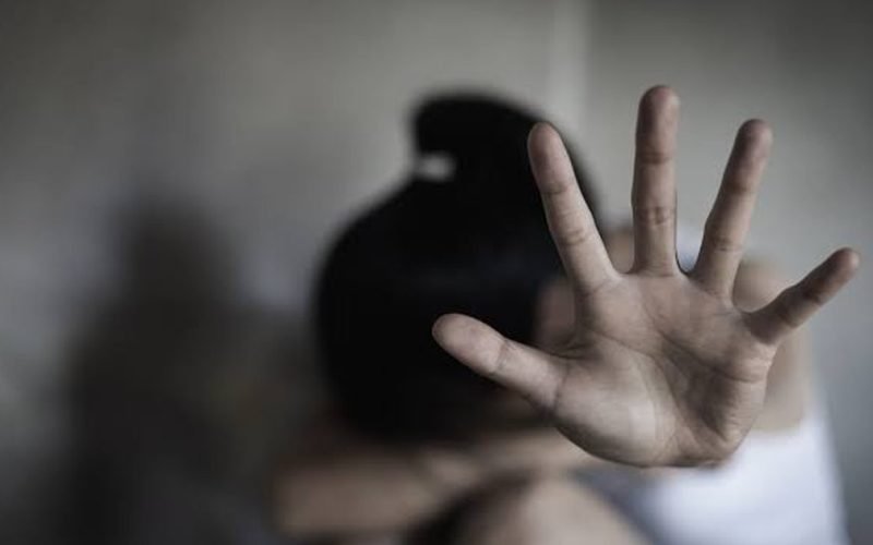 Homem confessa feminicídio após familiar acionar polícia por temer linchamento no Pontal da Barra