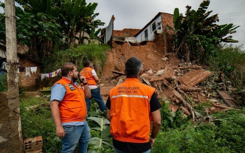 Defesa Civil de Maceió intensifica ações no período chuvoso na capital alagoana atende pelo 199