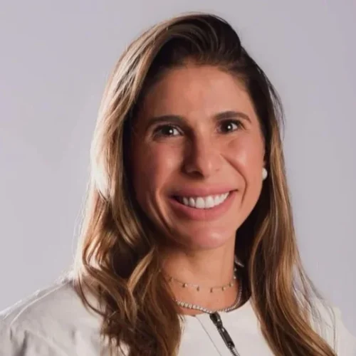 Ex primeira-dama de Alagoas, Marina Cintra, pode disputar eleições de 2026 ao lado de JHC