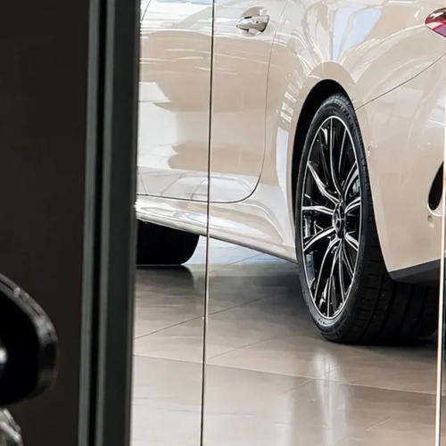 Lamine Yamal vira assunto nas redes sociais após presentear namorada com Mercedes de luxo