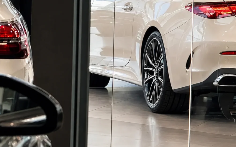 Lamine Yamal vira assunto nas redes sociais após presentear namorada com Mercedes de luxo