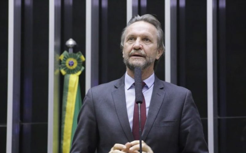 PT acusa Bolsonaro de ‘entregar o Brasil’ após ação dos EUA contra PCC e CV