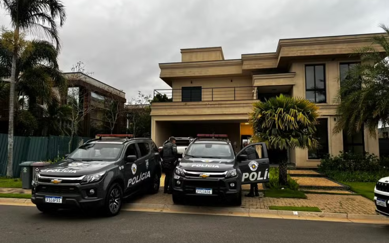 Suspeito de lavar dinheiro para o PCC morre em confronto durante operação em condomínio de luxo em Campinas