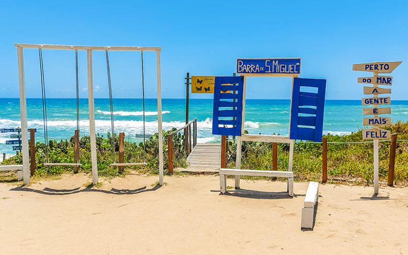 Barra de São Miguel inova e conclui instalação da sinalização náutica e reforça segurança de banhistas e ordenamento no mar