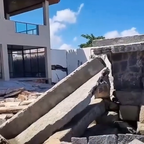 Maré alta destrói casa na Barra Nova, em Marechal Deodoro; veja vídeo