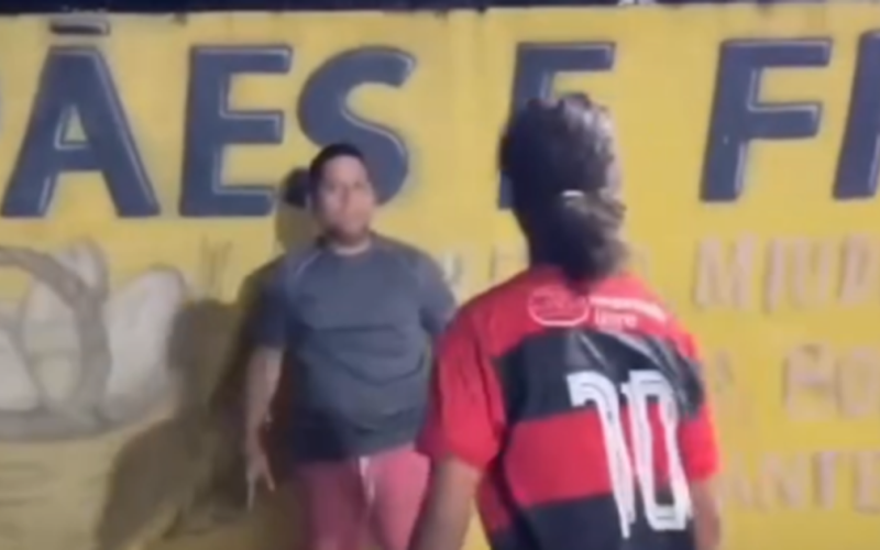 Vídeo de adolescente lendo placa repercute e gera comentários sobre educação no Brasil
