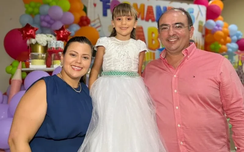 Prefeito de Junqueiro celebra formatura da filha na rede pública de ensino