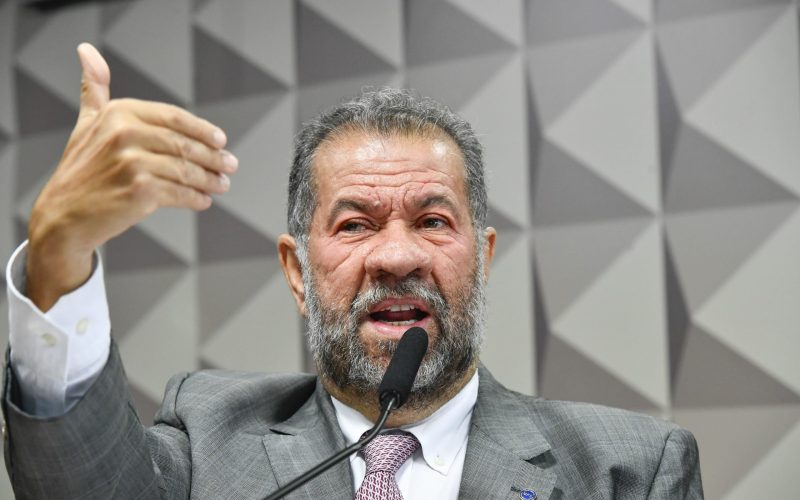 CPMI do INSS ouve o ex-ministro da Previdência Carlos Lupi nesta segunda-feira (8)