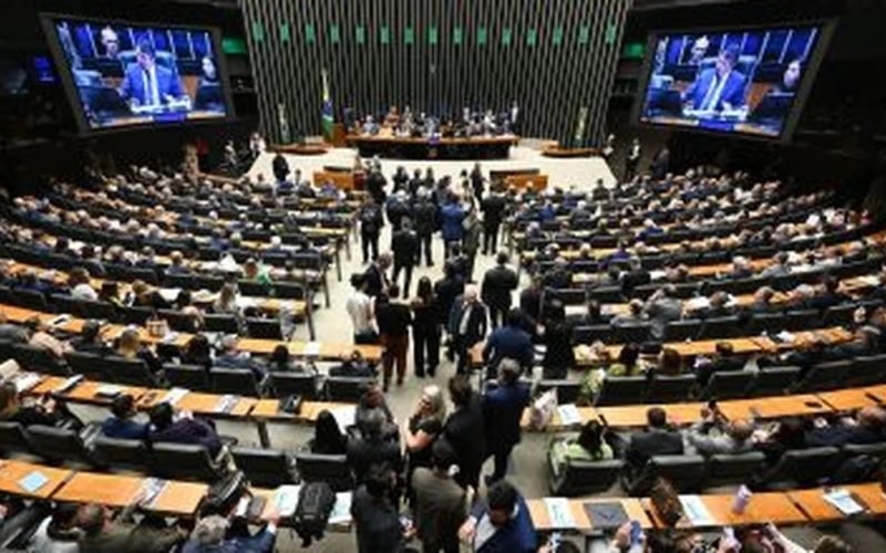 PF aponta suspeita de aval da Presidência da Câmara em esquema de desvio de emendas