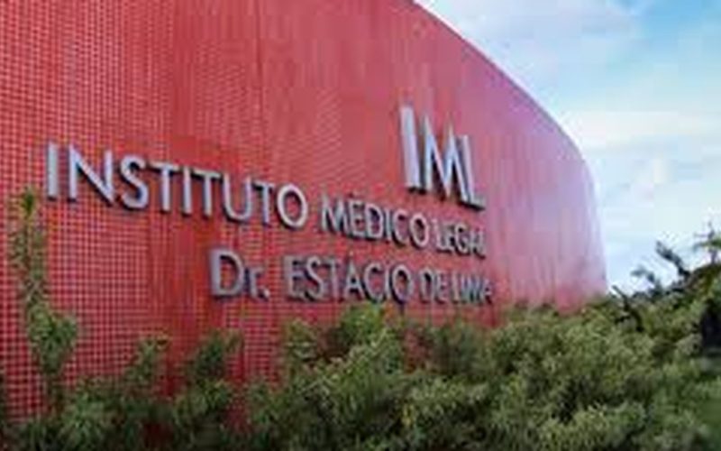 Homem é encontrado morto com marca no pescoço dentro de casa em Maceió