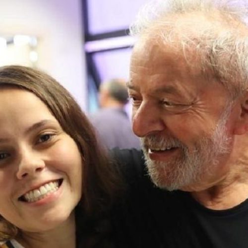 Uma das netas do Lula defende avô e entra na ofensiva contra Trump e Bolsonaro sobre o pix