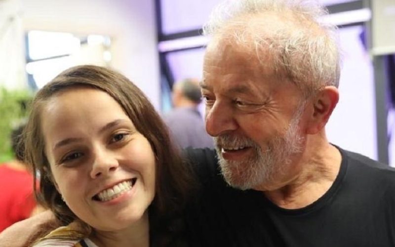 Uma das netas do Lula defende avô e entra na ofensiva contra Trump e Bolsonaro sobre o pix