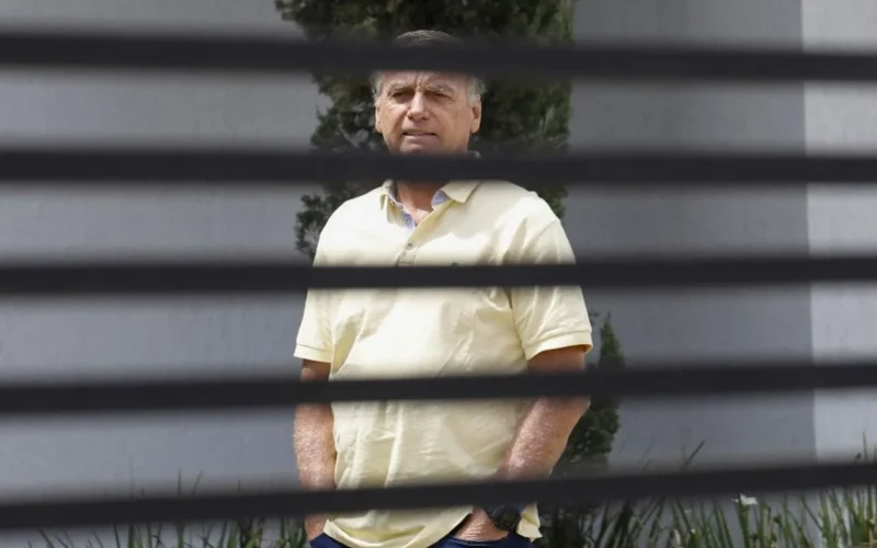 Bolsonaro pede a Moraes autorização para receber mais um advogado no hospital