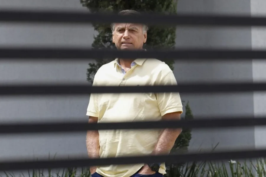 Bolsonaro pede a Moraes autorização para receber mais um advogado no hospital