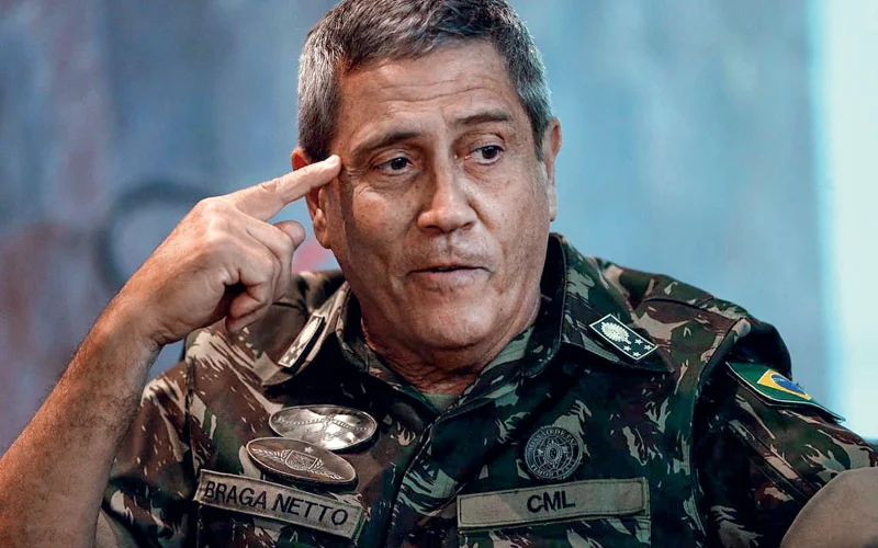 Ministro Moraes cita risco de fuga e mantém prisão de Braga Netto