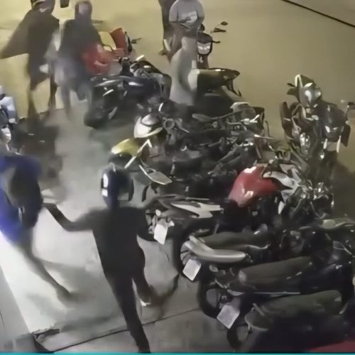 Torcedor do CRB é agredido e tem camisa arrancada perto do Rei Pelé; veja vídeo