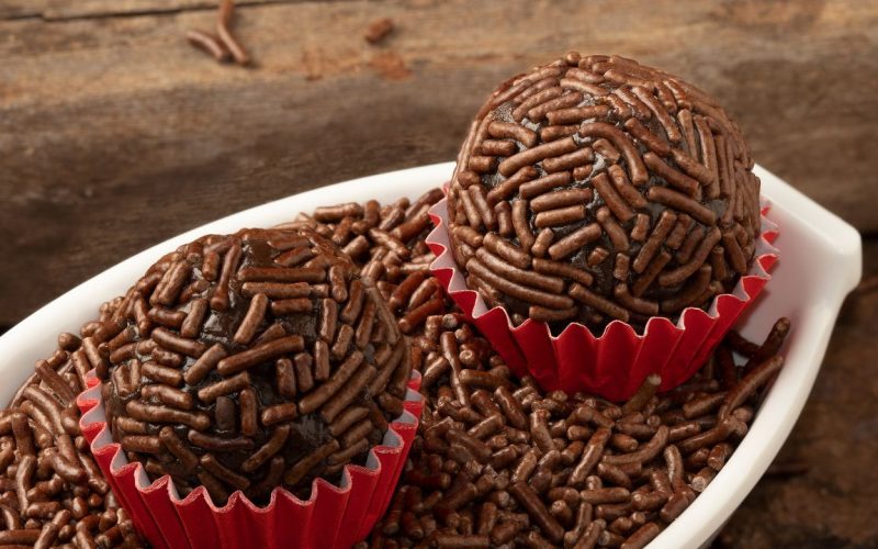 Alunos de 12 anos tentam envenenar professoras om brigadeiro após nota baixa