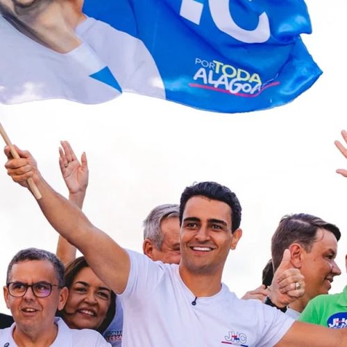 Em Piaçabuçu, JHC ouve a população, defende investimentos em turismo e cobra soluções para saúde e desenvolvimento