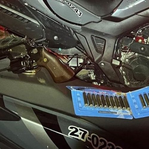 PM prende dois homens e apreende armas durante ações nos bairros do Poço e Cruz das Almas